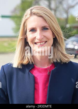 TV- und Sportmoderatorin Stefanie Blochwitz auf der 08.05.2021 neben der MDCC Arena Magdeburg Stockfoto