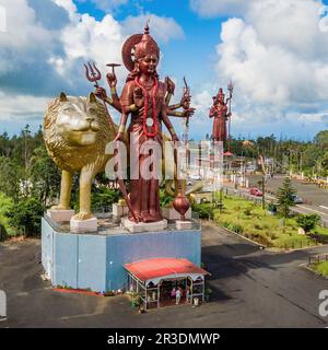 Luftaufnahme von Hinduistische Statue von Göttin Durga Mata mit Löwe und Gott Shiva von Hindu Religion, Ganga Talao, Le Pétrin, Mauritius, Afrika Stockfoto