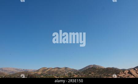 Tiefblauer Wüstenhimmel Vasquez Rocks Naturschutzgebiet und Naturzentrum Stockfoto