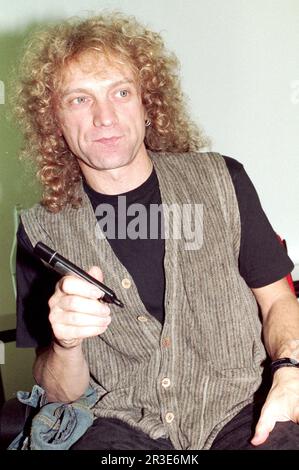 Mailand Italien 1994-09-11: Lou Gramm Ausländersänger vor der Pressekonferenz Stockfoto