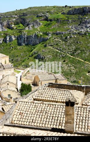 Dramatische Aussicht auf die Höhlen rund um Matera, Basilikata in Italien Stockfoto