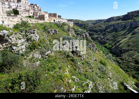 Dramatische Aussicht auf die Höhlen rund um Matera, Basilikata in Italien Stockfoto