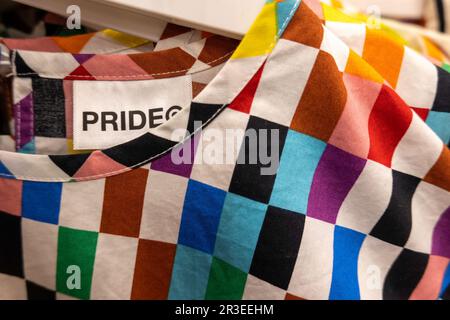 Das Zielgeschäft am Herald Square bietet eine große Auswahl an PRIDE-Artikeln, 2023, New York City, USA Stockfoto