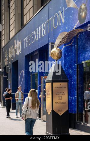Die Harry Potter Ausstellung wurde im Mai 2023 auf der W. 34. St. in Midtown Manhattan, New York City, USA, für die Öffentlichkeit eröffnet Stockfoto