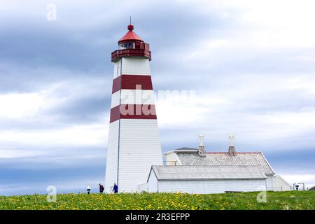 Alnes Lighthouse, (Alnes Fyr), Alnes, Godøy Island, Ålesund, Møre Og Romsdal, Norwegen Stockfoto