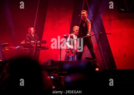 Stockholm, Schweden. 23. Mai 2023. Die britische Band Depeche Mode tritt am 23. Mai 2023 im Rahmen eines Konzerts im Rahmen der Memento Mori World Tour 2023 in der Friends Arena in Stockholm, Schweden, auf. Foto: Fredrik Persson/TT/Code 1081 Kredit: TT News Agency/Alamy Live News Stockfoto