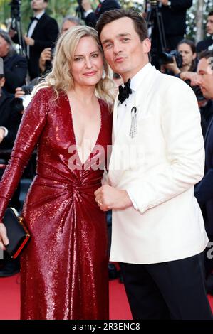 Aimee Mullins mit Ehemann Rupert Freund bei der Premiere des Kinofilms 'Asteroid City' auf dem Festival de Cannes 2023 / 76. Internationale Filmfestspiele von Cannes im Palais des Festivals. Cannes, 23.05.2023 Stockfoto