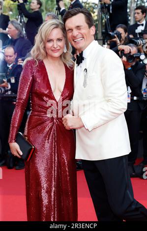 Aimee Mullins mit Ehemann Rupert Freund bei der Premiere des Kinofilms 'Asteroid City' auf dem Festival de Cannes 2023 / 76. Internationale Filmfestspiele von Cannes im Palais des Festivals. Cannes, 23.05.2023 Stockfoto