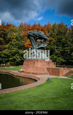 Fryderyk Chopin Denkmal in Warschau im Herbst Farben Stockfoto