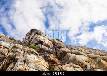 Zerklüftete Berglandschaft mit Fynbos-Flora in Kapstadt Stockfoto