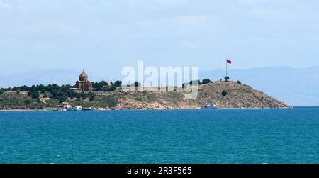 Die Akdamar Kirche befindet sich in Van, Türkei, und wurde im 10. Jahrhundert erbaut. Stockfoto