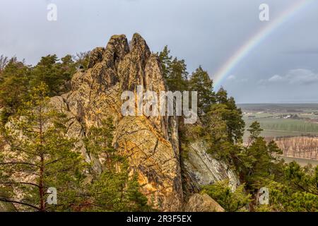 Teufelswand Hamburger Wappen bei Timmenrode Blankenburg mit Regenbogen Stockfoto