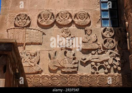 Die Akdamar Kirche befindet sich in Van, Türkei, und wurde im 10. Jahrhundert erbaut. Stockfoto