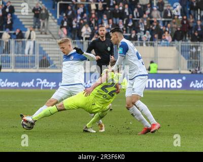 Duel Andreas MÃ¼ller 1. FC Magdeburg mit Maximilian Thiel SV Wehen Wiesbaden 1. FC Magdeburg gegen SV Wehen Wiesbaden, Fußball 3. Stockfoto