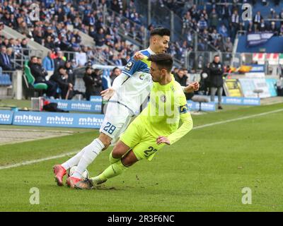 Duell Raphael Obermair 1. FC Magdeburg mit Nico Rieble SV Wehen Wiesbaden 1. FC Magdeburg vs. SV Wehen Wiesbaden, Fußball 3. Liga Stockfoto