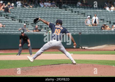 Salt Lake UT, USA. 21. Mai 2023. Der Krug aus Las Vegas Miguel Romero (19) wirft während des Spiels mit Las Vegas Aviators und Salt Lake Bees im Smiths Field in Salt Lake Ut einen Platz. David Seelig/Cal Sport Medi. Kredit: csm/Alamy Live News Stockfoto