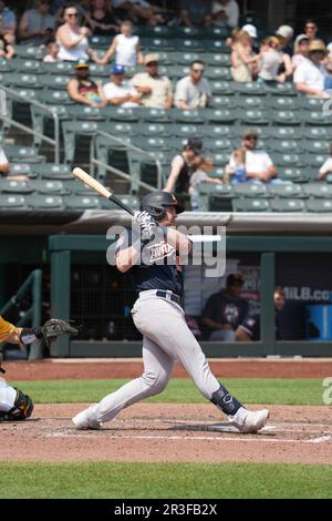 Salt Lake UT, USA. 21. Mai 2023. Der Fänger Kyle McCann (25) aus Las Vegas erhält während des Spiels einen Hit mit Las Vegas Aviators und Salt Lake Bees im Smiths Field in Salt Lake Ut. David Seelig/Cal Sport Medi. Kredit: csm/Alamy Live News Stockfoto