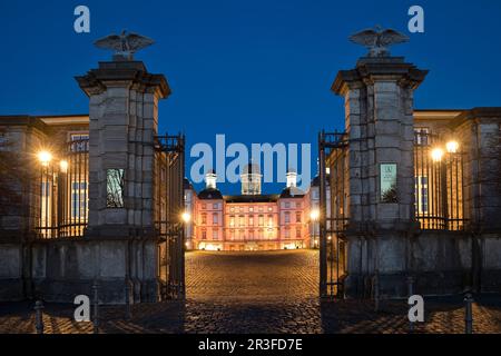 Schloss Bensberg am Abend, Althoff Grandhotel, Bergisch Gladbach, Deutschland, Europa Stockfoto