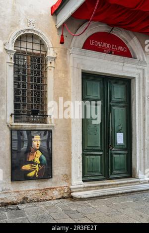 Eintritt zum Leonardo da Vinci Museum in Campo San Rocco, neben der Kirche San Rocco, Venedig, Veneto, Italien Stockfoto