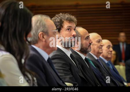 Madrid, Spanien. 23. Mai 2023. Sergio Llull, Real Madrid Basketballspieler während der Zeremonie. Der Basketball Real Madrid erreichte seinen elften Europameistertitel, den höchsten kontinentalen Wettkampf, nachdem er die griechische Olympiakos 78-79 in einem Finale in der Zalgirio Arena in Kaunas (Litauen) besiegt hatte. Kredit: SOPA Images Limited/Alamy Live News Stockfoto