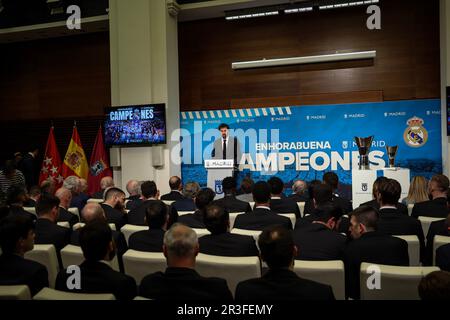 Madrid, Spanien. 23. Mai 2023. Sergio Llull, Real Madrid Basketballspieler, hält während der Zeremonie Reden. Der Basketball Real Madrid erreichte seinen elften Europameistertitel, den höchsten kontinentalen Wettkampf, nachdem er die griechische Olympiakos 78-79 in einem Finale in der Zalgirio Arena in Kaunas (Litauen) besiegt hatte. (Foto: David Canales/SOPA Images/Sipa USA) Guthaben: SIPA USA/Alamy Live News Stockfoto