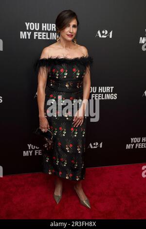 New York, New York, USA. 22. Mai 2023. Michaela Watkins bei der Ankunft FÜR DICH HAT MEINE GEFÜHLE VERLETZT Premiere, DGA New York Theater, New York, NY 22. Mai 2023. Kredit: Kristin Callahan/Everett Collection/Alamy Live News Stockfoto