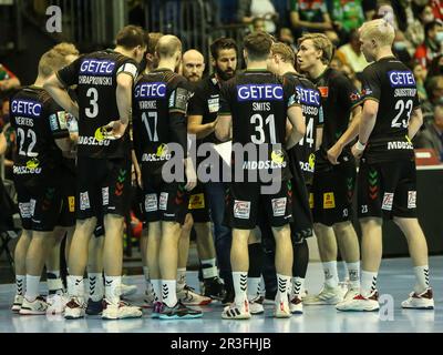 Auszeit SC Magdeburg mit Cheftrainer Bennet Wiegert Handball EHF European League Staffel 2021-22 Gruppenphase SC Magdeburg - IK S Stockfoto