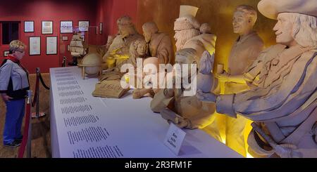 Historische Figuren aus Marzipan, Niederegger Marzipan Museum, Lübeck, Deutschland, Europa Stockfoto