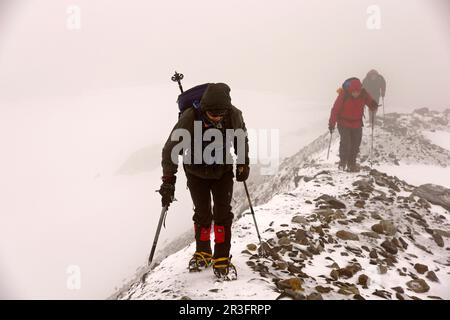 Ascenso al Pico Posets, 3375 Metros, Por la Cresta. Valle de Gistain.Pirineo Aragones. Huesca. España. Stockfoto