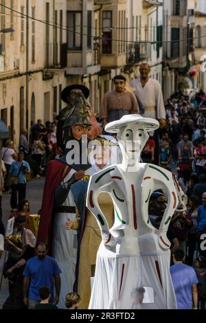 Desfile tradicional de Gigantes y Cabezudos, Llucmajor, Migjorn, Balearen, Spanien. Stockfoto