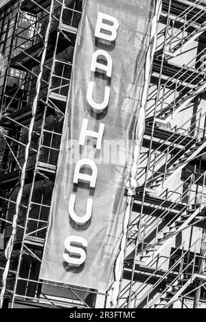 bauhaus-Schule, typisches Schild im Bau, Hauptgebäude, Dessau, Bundesrepublik Deutschland. Stockfoto