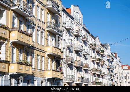 Schöne renovierte alte Wohnhäuser in Berlin, Deutschland Stockfoto