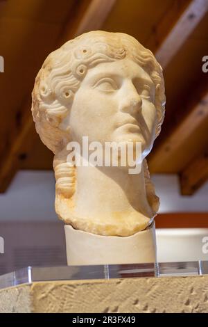 retrato de Agrippina Maior, nieta del emperador Augusto, siglo I, Museo-Centro de Interpretación del parque Arqueológico de Segóbriga, Saelices, Cuenca, Castilla-La Mancha, Spanien. Stockfoto