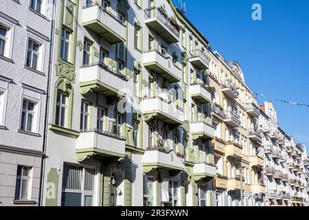 Schöne renovierte alte Wohnhäuser in Berlin, Deutschland Stockfoto