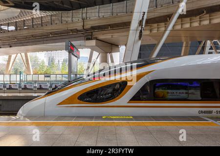 Zug Fuxing Hochgeschwindigkeitszug HGV Peking Süd Bahnhof in China Stockfoto