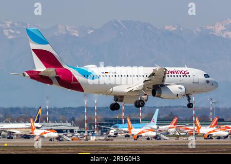 Eurowings Airbus A319 Flugzeug Mailand Malpensa Flughafen in Italien Stockfoto