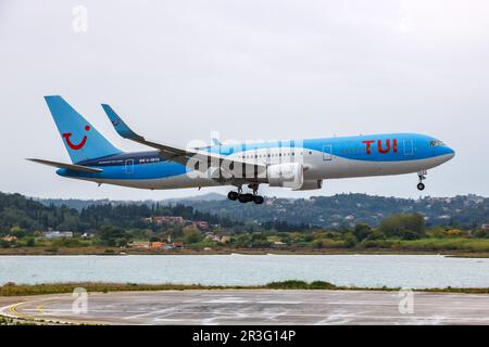 TUI Boeing 767-300ER Flugzeug Korfu Flughafen in Griechenland Stockfoto