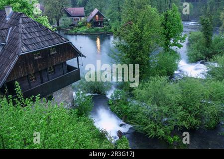 Cascadas de Slunj, Rastoke, Condado de Karlovac, Cerca del Parque Nacional de Los Lagos de PlitviceCroacia, Europa. Stockfoto