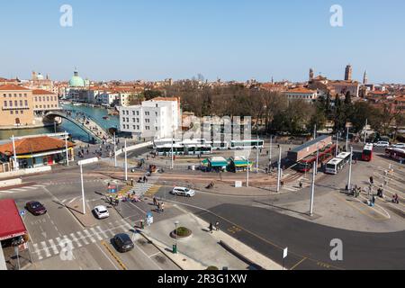 Straßenbahn auf Gummireifen Tram Venezia vom Typ Translohr an der