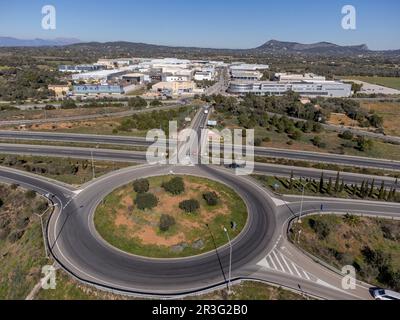 MA-19 Autobahn und Son Noguera Industriegebiet Kreisverkehr, Llucmajor, Mallorca, Balearen, Spanien. Stockfoto