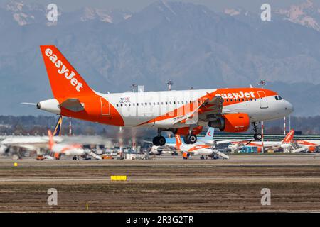 EasyJet Europe Airbus A319 Flugzeug Mailand Malpensa Flughafen in Italien Stockfoto