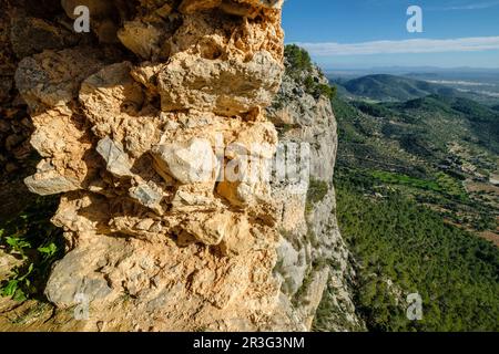 Cova de Sant Antoni, Cingle den Cladera, Castillo de Alaró, Alaró, Serra de Tramuntana, Mallorca, balearen, Spanien. Stockfoto