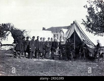 Präsident Lincoln besucht General McClellan und andere Offiziere der Union Army, Antietam, Maryland, 1862. Stockfoto