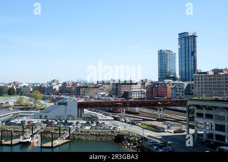 Vancouver BC Kanada, Oktober 2023 False Creek Fähranleger und English Bay Vancouver Downtown Blick Kanada. Hochwertiges Foto Stockfoto