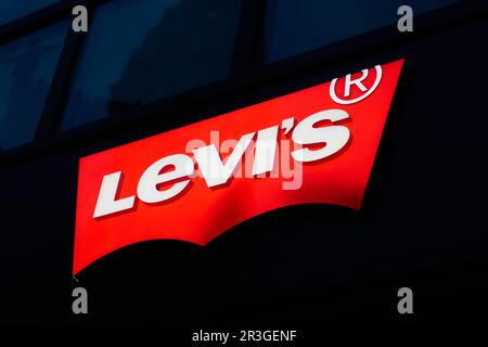 Niederlassung der Marke Levis, der Firma Levi Strauss & Co im Zentrum von Berlin Stockfoto