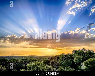 Die Sonne über dem Horizont am frühen Morgen Stockfoto