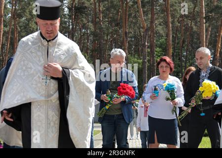 Nicht exklusiv: KIEW, UKRAINE - 21. MAI 2023 - Minister für Kultur und Informationspolitik der Ukraine Oleksandr Tkachenko (2. l) nimmt an der Blume Teil Stockfoto
