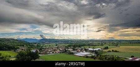 Panoramaaufnahmen von San Lorenzo, Castell'Arquato, Piacenza, Italien bei Sonnenuntergang Stockfoto