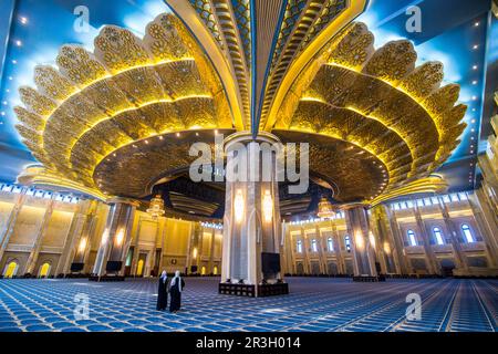 Im Inneren der herrlichen Großen Moschee, Kuwait City, Kuwait Stockfoto