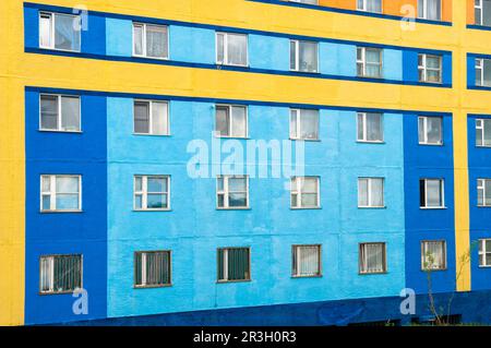 Farbige Wohnungen, sibirische Stadt Anadyr, Provinz Chukotka, Russischer Fernost Stockfoto